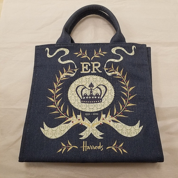 Harrods Queen Elizabeth II 2022 Platinum Jubilee Anniversary Navy Tote Bag, NWT - Picture 11 of 12